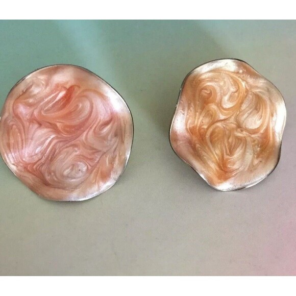 Vintage Peach Pierced Earrings Ivory Tone Swirl Enamel Gold Tone - Picture 2 of 6